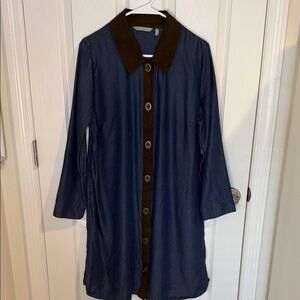 Soft Surroundings Urbina blue Chambray shirt dress. Brown collar bronze buttons
